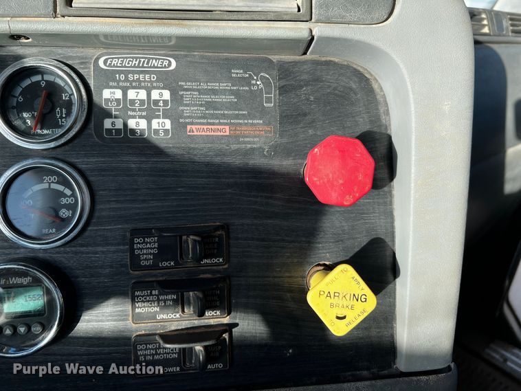 image for item DO8917 2007 Freightliner Columbia  water truck