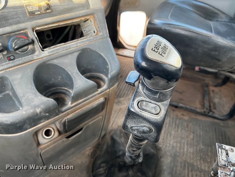 image for item DO8917 2007 Freightliner Columbia  water truck