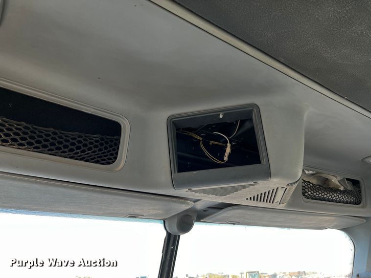 image for item DO8917 2007 Freightliner Columbia  water truck