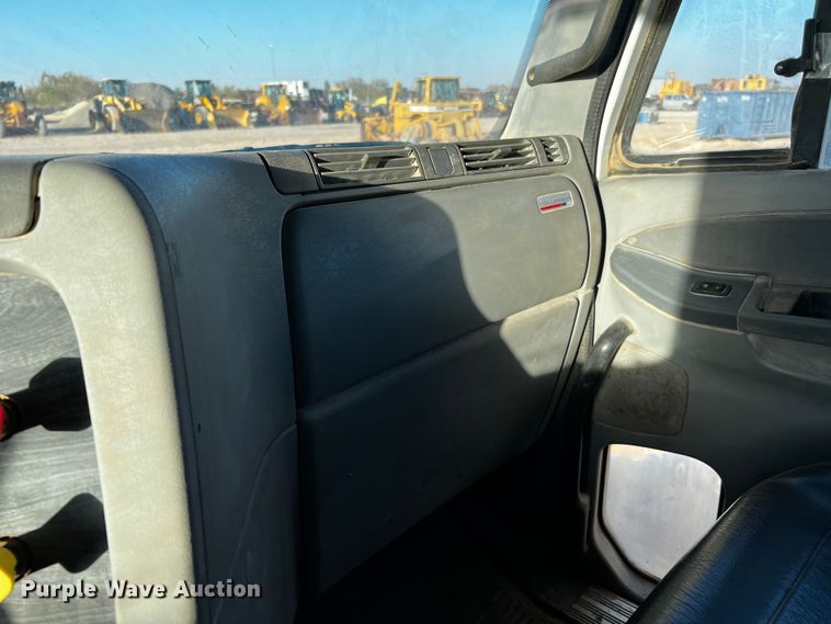 image for item DO8917 2007 Freightliner Columbia  water truck