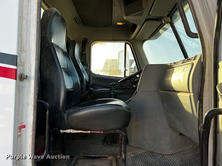 image for item DO8917 2007 Freightliner Columbia  water truck