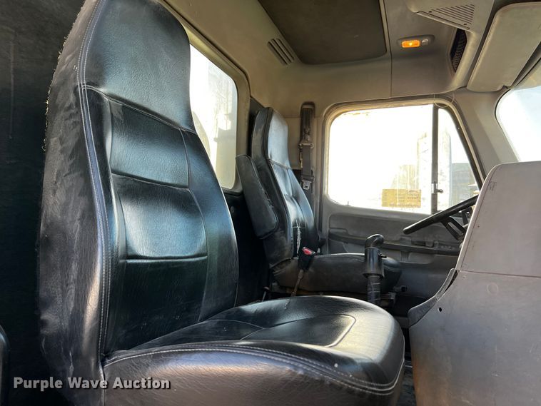 image for item DO8917 2007 Freightliner Columbia  water truck