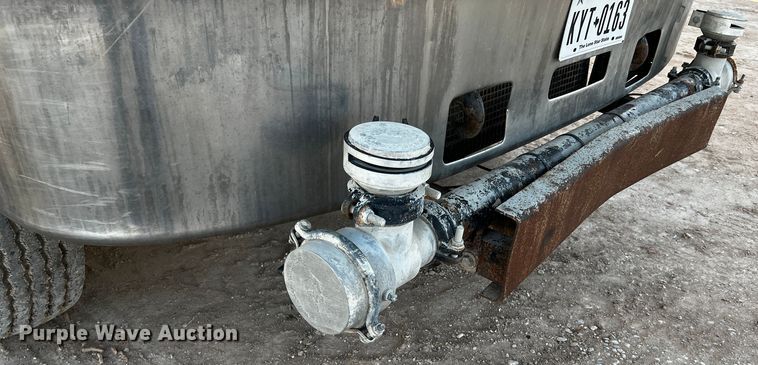 image for item DO8917 2007 Freightliner Columbia  water truck