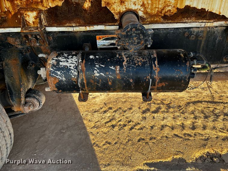 image for item DO8917 2007 Freightliner Columbia  water truck