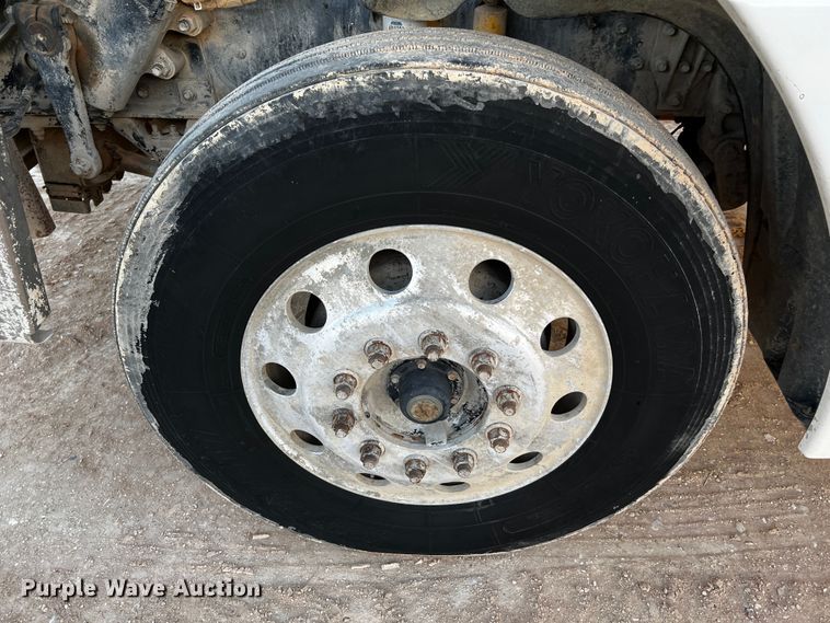 image for item DO8917 2007 Freightliner Columbia  water truck