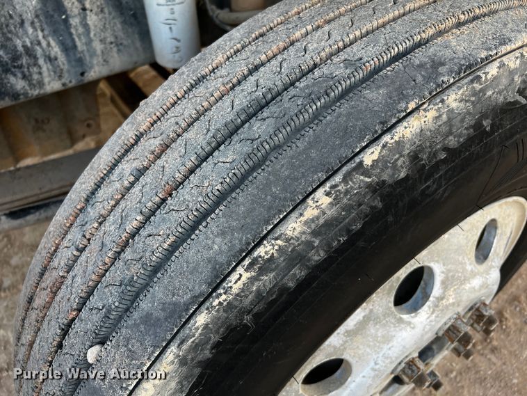 image for item DO8917 2007 Freightliner Columbia  water truck