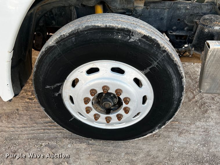 image for item DO8917 2007 Freightliner Columbia  water truck