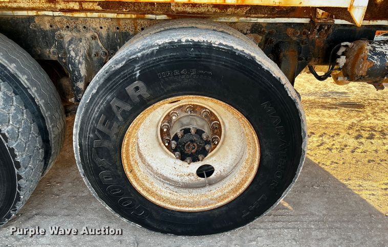 image for item DO8917 2007 Freightliner Columbia  water truck