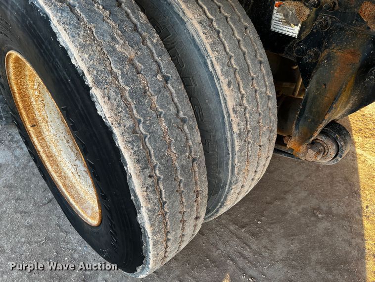 image for item DO8917 2007 Freightliner Columbia  water truck