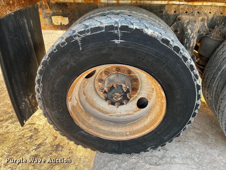 image for item DO8917 2007 Freightliner Columbia  water truck