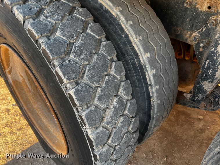 image for item DO8917 2007 Freightliner Columbia  water truck