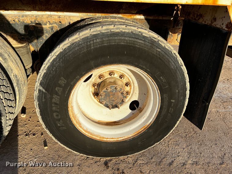 image for item DO8917 2007 Freightliner Columbia  water truck