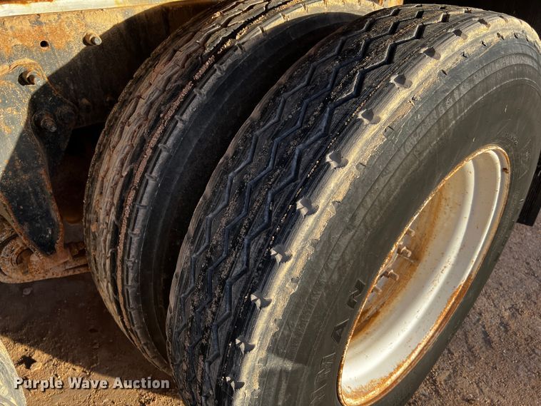 image for item DO8917 2007 Freightliner Columbia  water truck