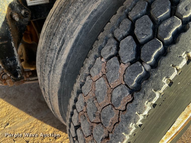 image for item DO8917 2007 Freightliner Columbia  water truck