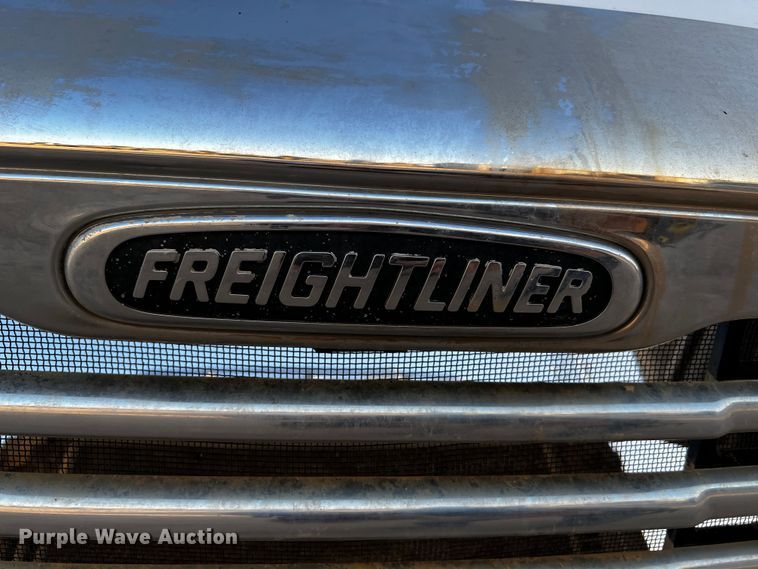 image for item DO8917 2007 Freightliner Columbia  water truck