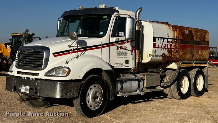 image for item DO8918 2007 Freightliner Columbia  water truck