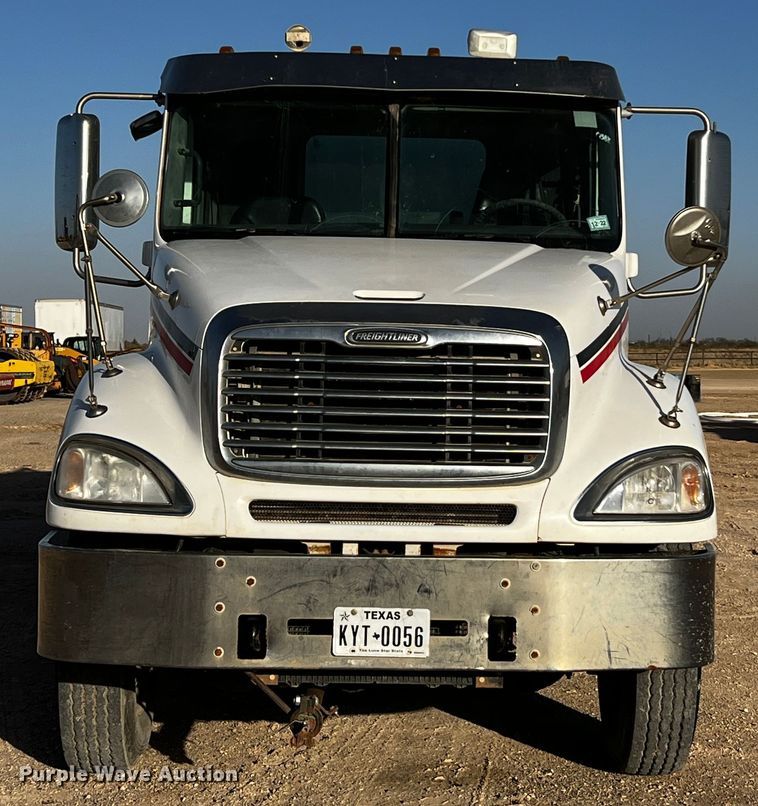 image for item DO8918 2007 Freightliner Columbia  water truck