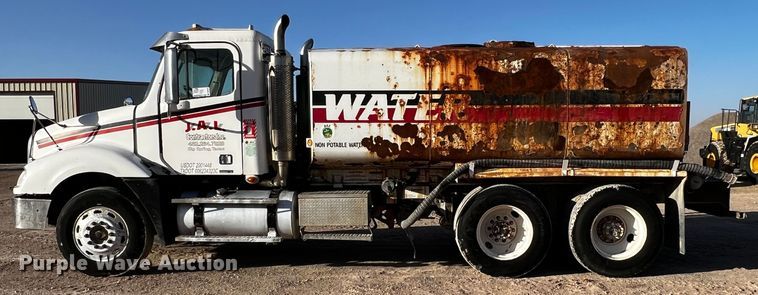 image for item DO8918 2007 Freightliner Columbia  water truck