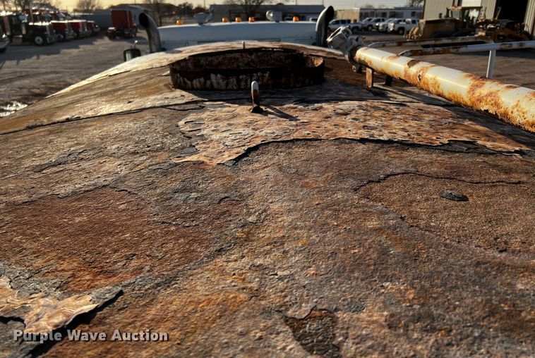 image for item DO8918 2007 Freightliner Columbia  water truck