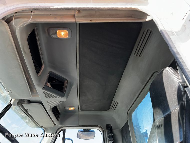 image for item DO8918 2007 Freightliner Columbia  water truck