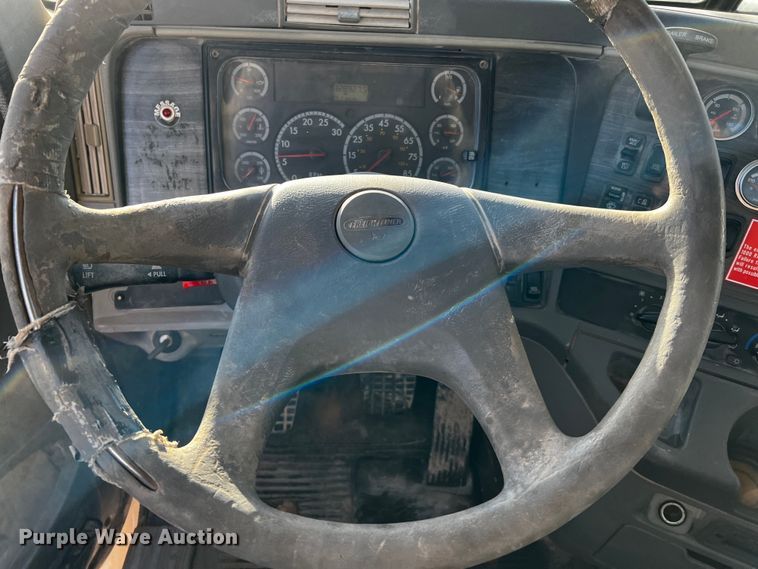 image for item DO8918 2007 Freightliner Columbia  water truck