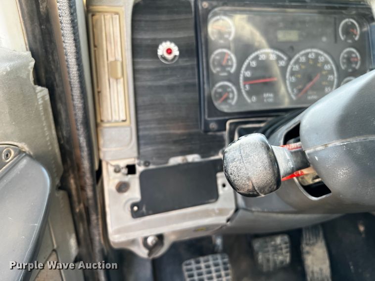 image for item DO8918 2007 Freightliner Columbia  water truck