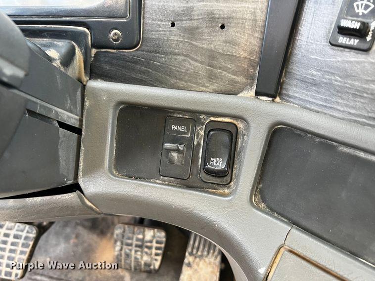 image for item DO8918 2007 Freightliner Columbia  water truck