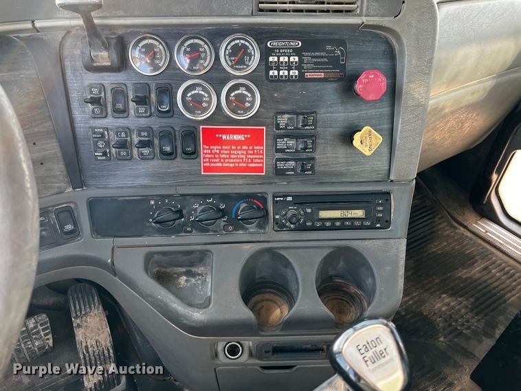 image for item DO8918 2007 Freightliner Columbia  water truck