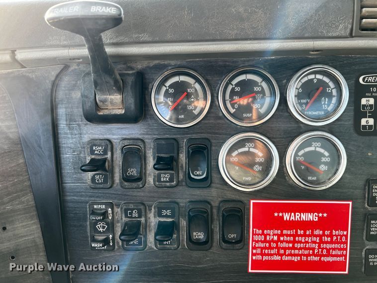 image for item DO8918 2007 Freightliner Columbia  water truck