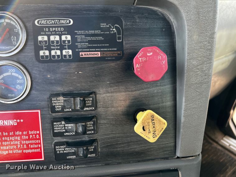 image for item DO8918 2007 Freightliner Columbia  water truck