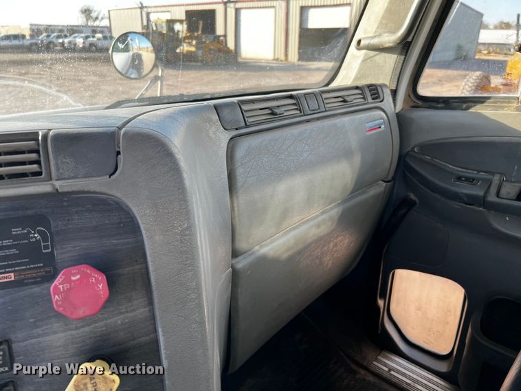 image for item DO8918 2007 Freightliner Columbia  water truck