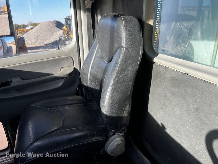 image for item DO8918 2007 Freightliner Columbia  water truck