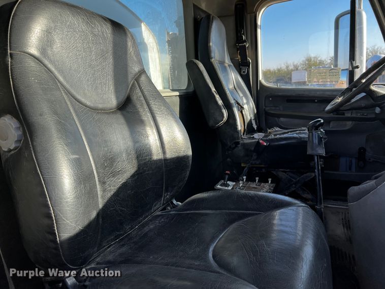 image for item DO8918 2007 Freightliner Columbia  water truck