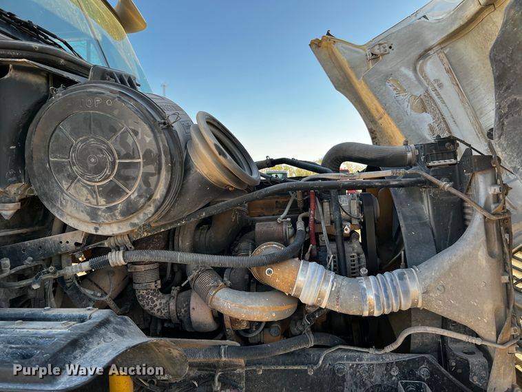 image for item DO8918 2007 Freightliner Columbia  water truck