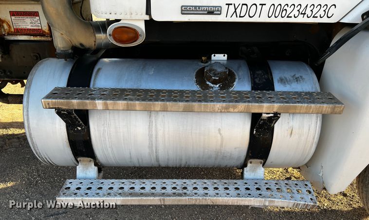 image for item DO8918 2007 Freightliner Columbia  water truck