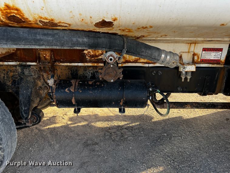 image for item DO8918 2007 Freightliner Columbia  water truck