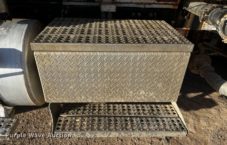 image for item DO8918 2007 Freightliner Columbia  water truck