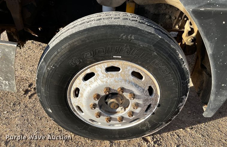 image for item DO8918 2007 Freightliner Columbia  water truck