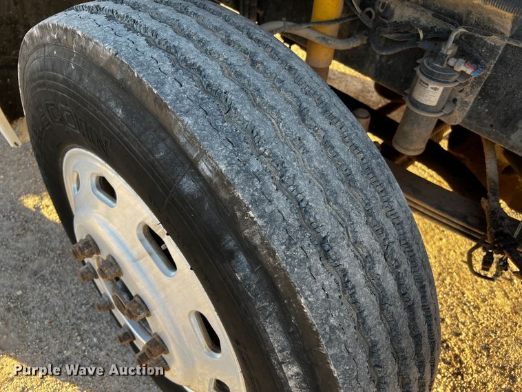 image for item DO8918 2007 Freightliner Columbia  water truck