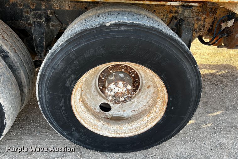 image for item DO8918 2007 Freightliner Columbia  water truck