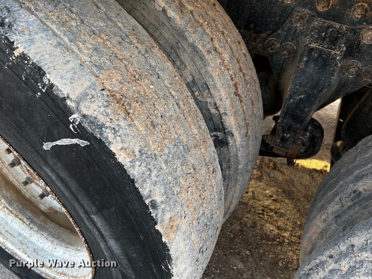 image for item DO8918 2007 Freightliner Columbia  water truck