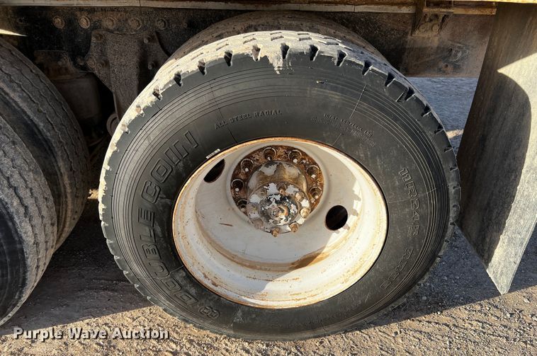 image for item DO8918 2007 Freightliner Columbia  water truck