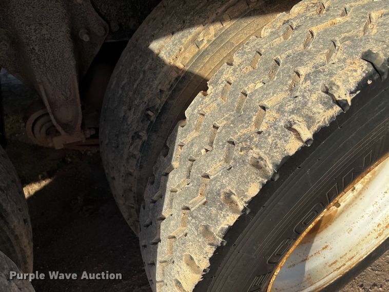 image for item DO8918 2007 Freightliner Columbia  water truck