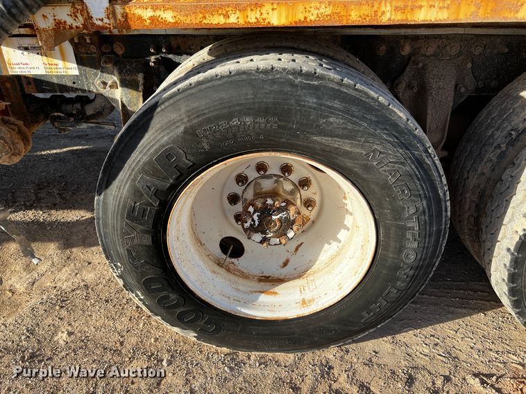 image for item DO8918 2007 Freightliner Columbia  water truck