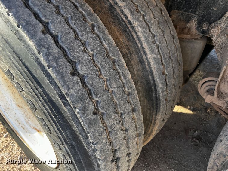 image for item DO8918 2007 Freightliner Columbia  water truck