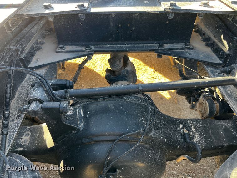 image for item DO8919 2004 Peterbilt 379  semi truck