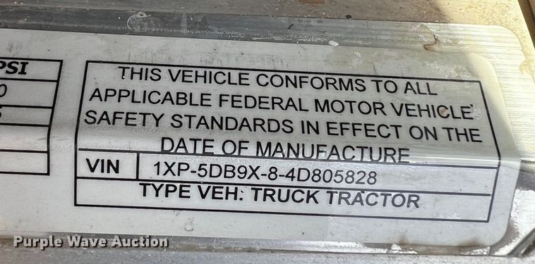 image for item DO8919 2004 Peterbilt 379  semi truck