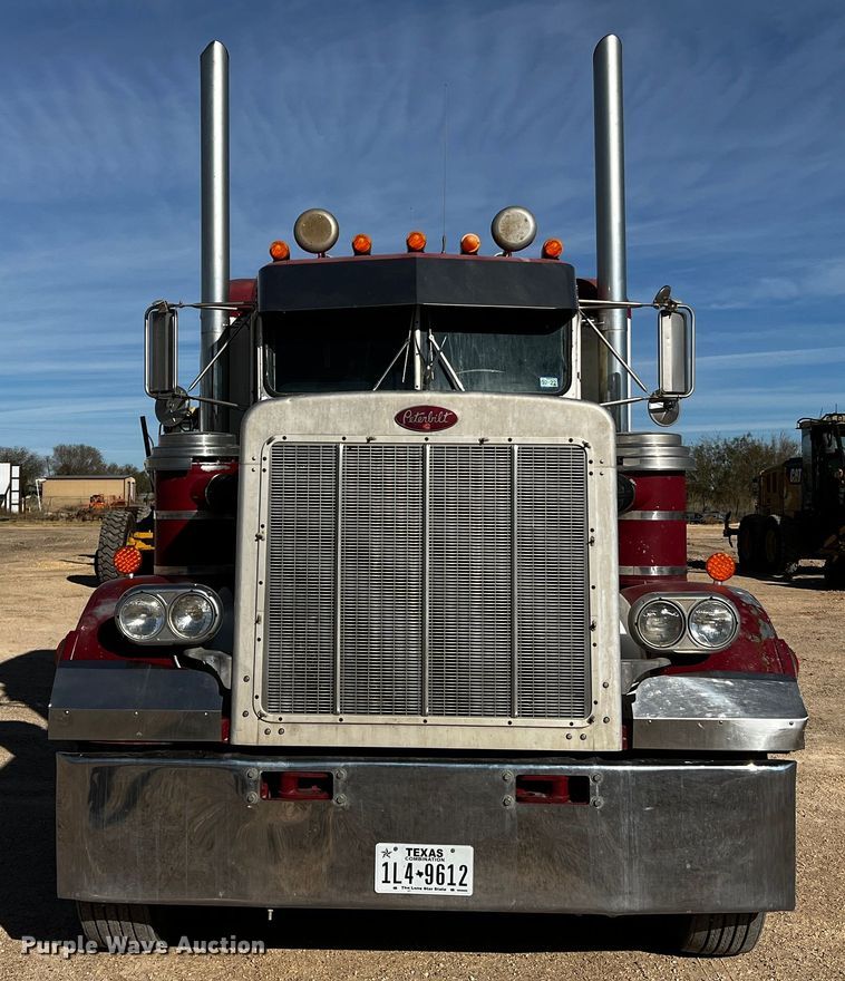 image for item DO8920 1984 Peterbilt 359  semi truck