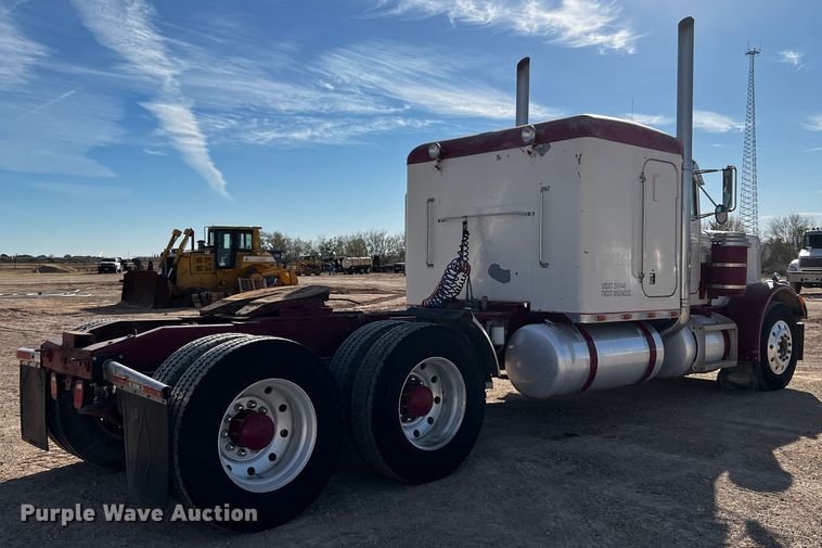 image for item DO8920 1984 Peterbilt 359  semi truck