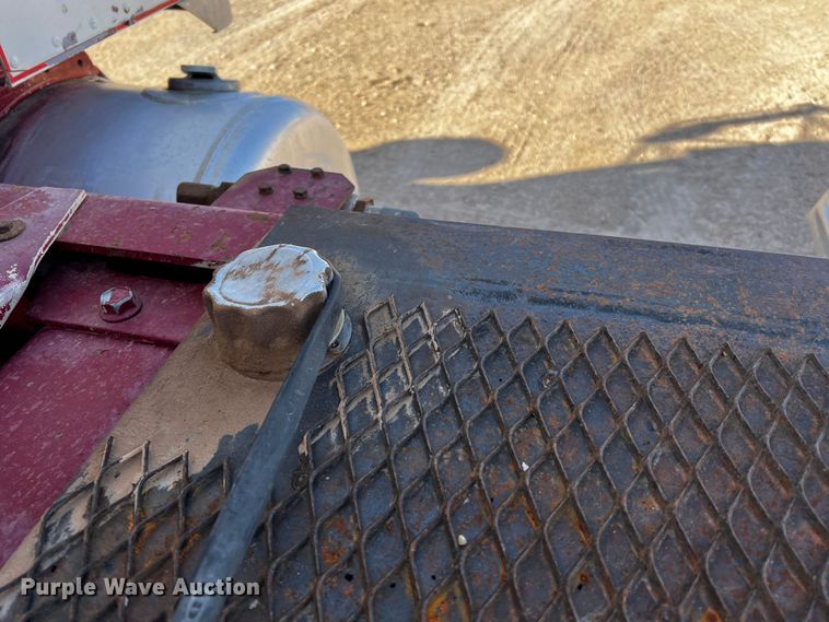 image for item DO8920 1984 Peterbilt 359  semi truck